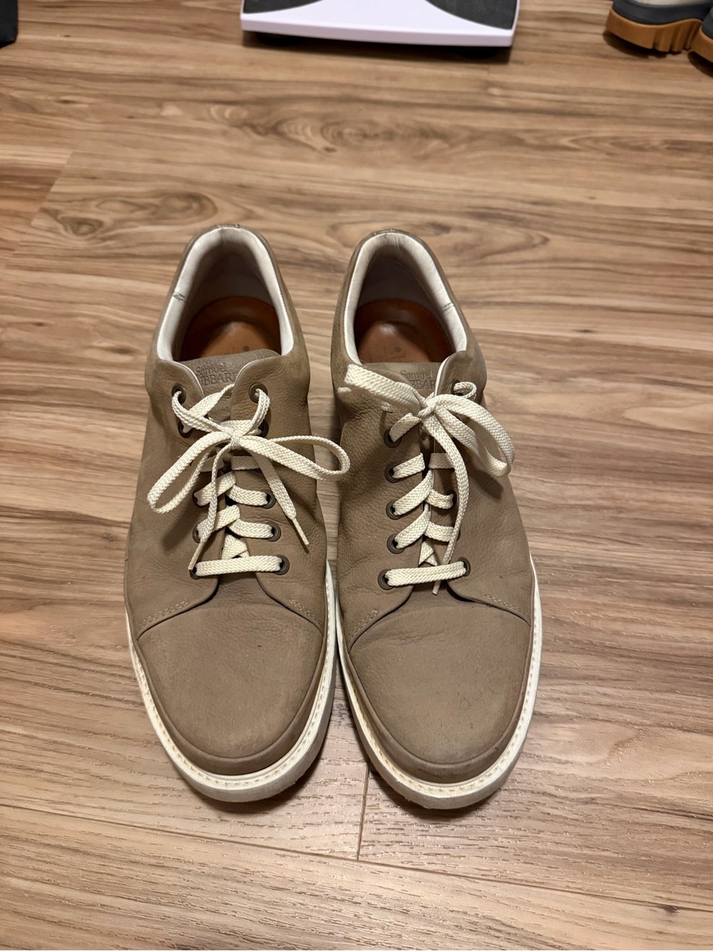 Samuel Hubbard fast taupe